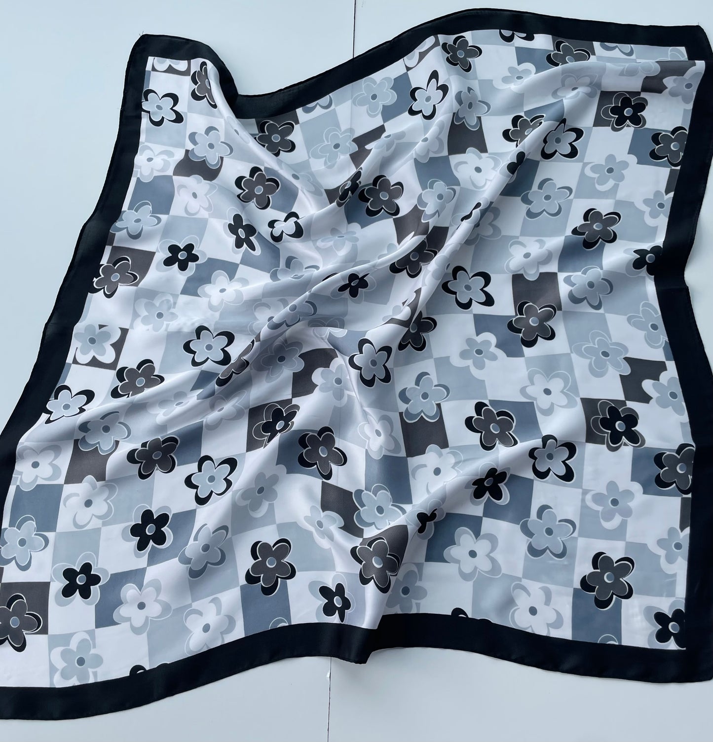 FOULARD FLEUR - NOIR & BLANC